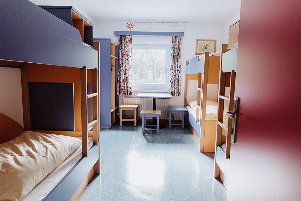 Stockbetten in den Zimmern der Jugendpension Sonegg in Saalbach Hinterglemm